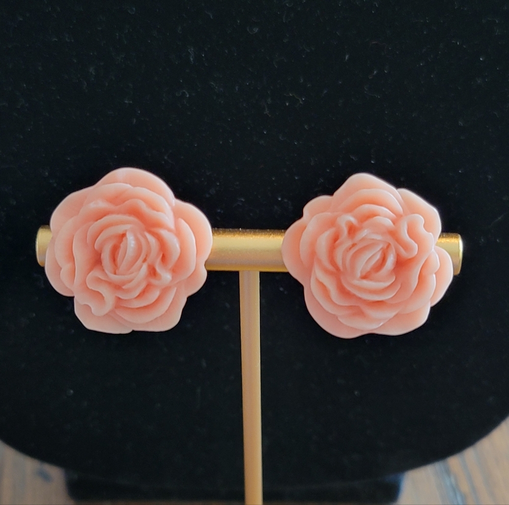 Vintage Peach Colored Roses Clip On Earrings